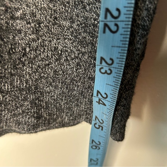Banana Republic Premium Luxe Yarn Silk Cashmere Sweater Grey V-Neck medium - Picture 9 of 9